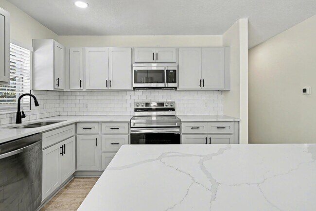 Building Photo - 235 Boulevard Des Pins