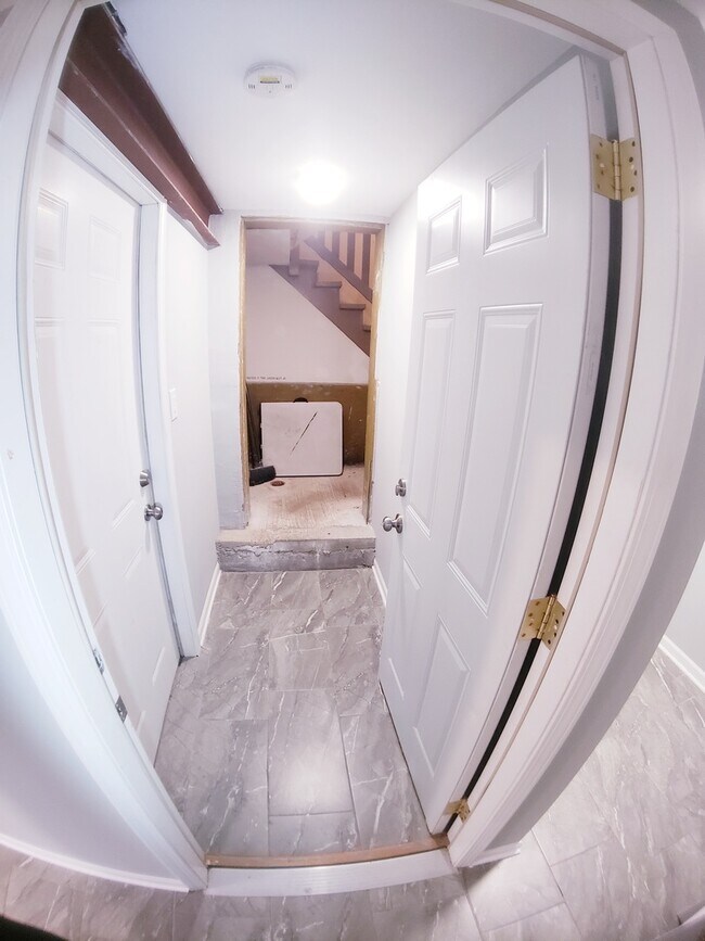 Building Photo - 5134 W Henderson St