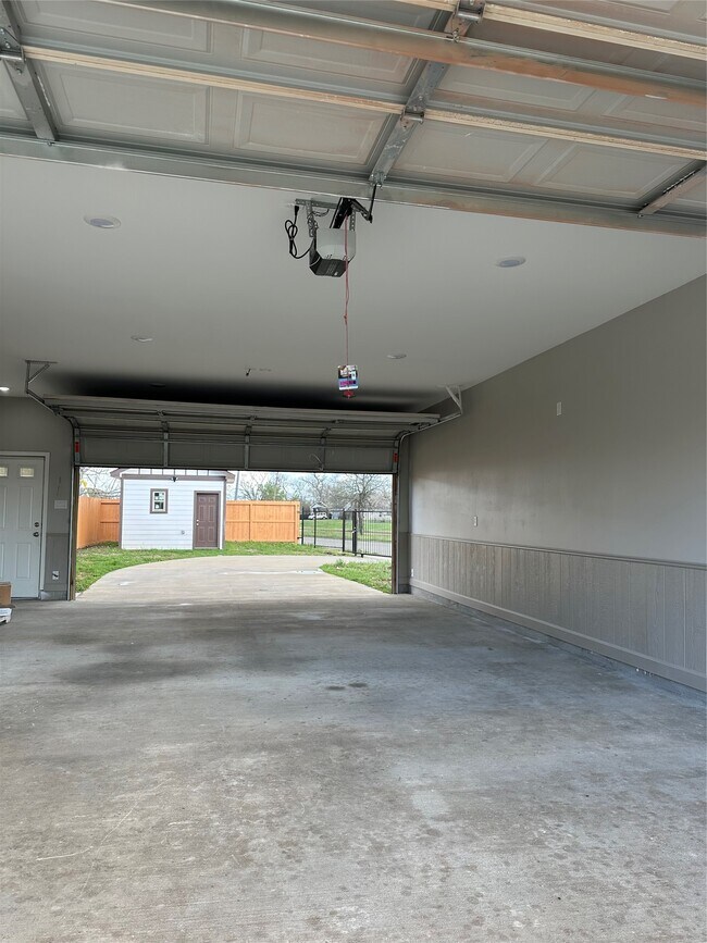 Building Photo - 8321 Coma St