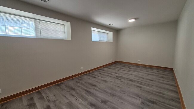 Building Photo - 1801 W Thomas St