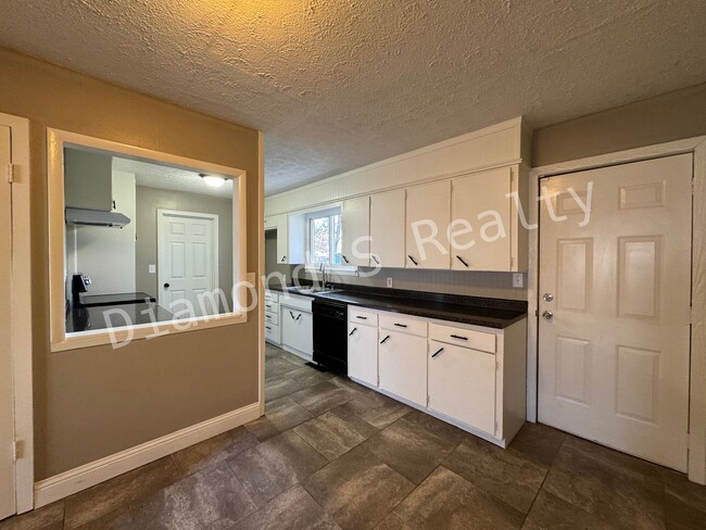 Building Photo - MOVE IN SPECIAL:  $200 OFF FIRST MONTHS' RENT