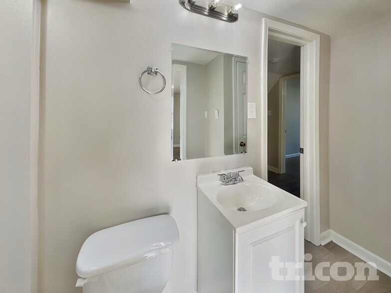 Building Photo - 4930 Sugar Creek Dr