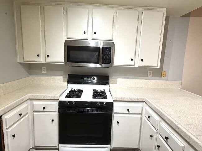 Building Photo - 28133 Vía Domador