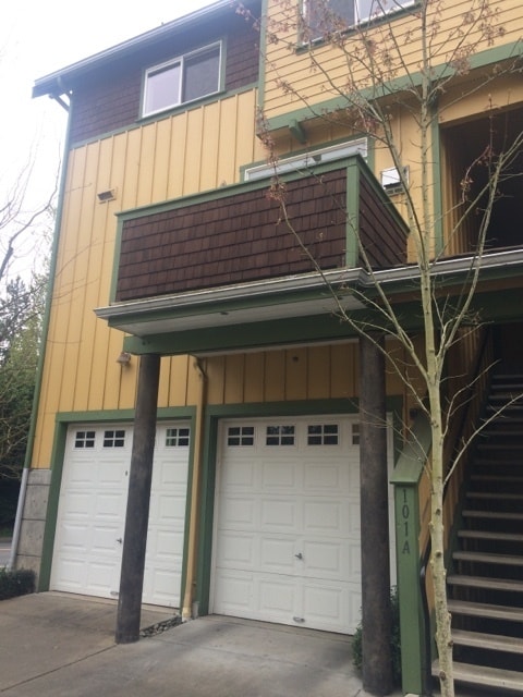 Building Photo - Courtyards Condominium unit in Town