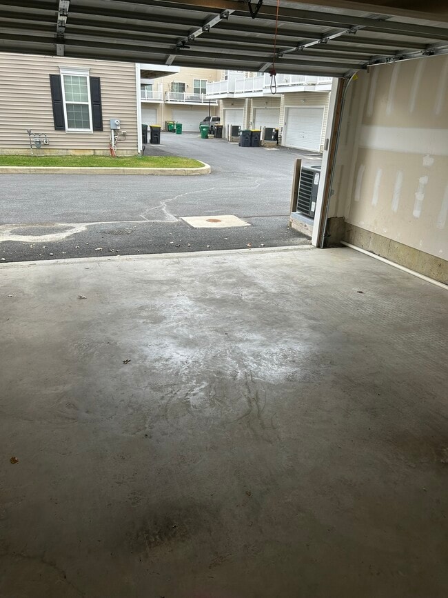 Building Photo - 3525 Naamans Dr