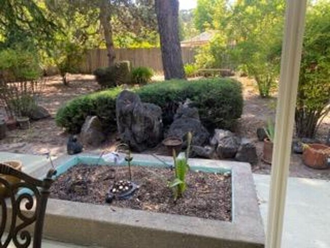 Building Photo - 6836 Oakmont Dr