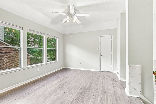 Building Photo - 1307 S Sandpiper Ct