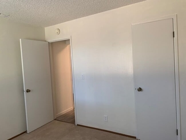 Building Photo - 4 Bed/2 Bath Spacious Home with Big Backyard and New Laminate & Carpet - Union City