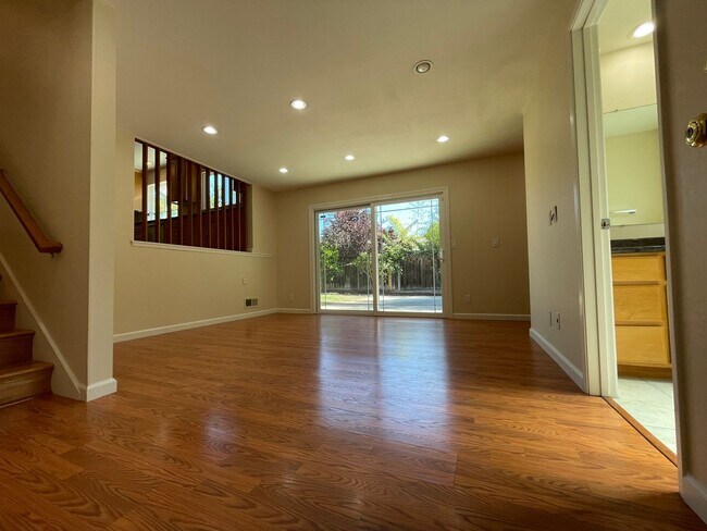 Building Photo - SUNNYVALE - Well Maintained 4 Bed 2.5 Bath