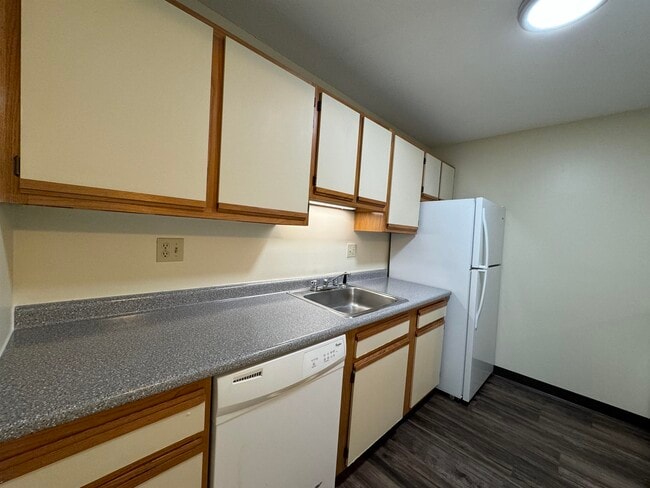 Building Photo - 131 Eastern Ave