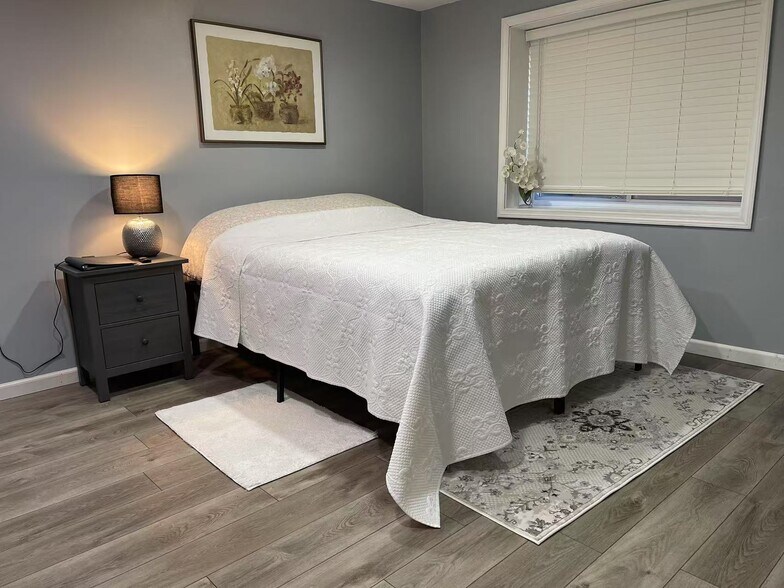 Building Photo - 28 Lathrop St