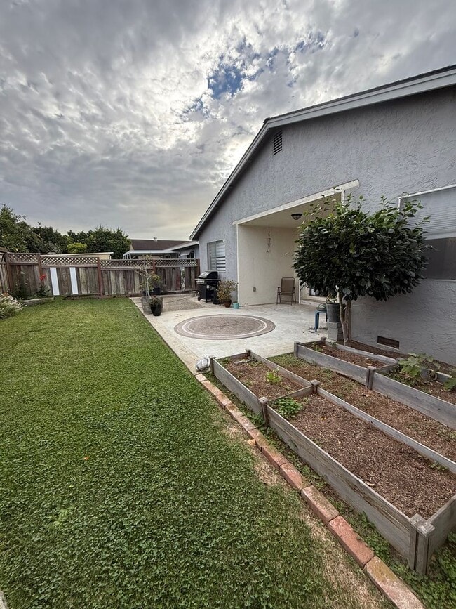 Building Photo - Beautiful Home in Watsonville - 55+ Community- 50% off 1st months rent!!