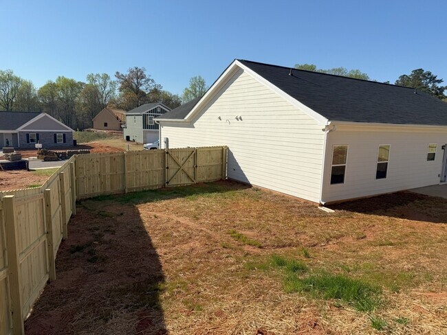 Building Photo - 261 Charlotte Cir