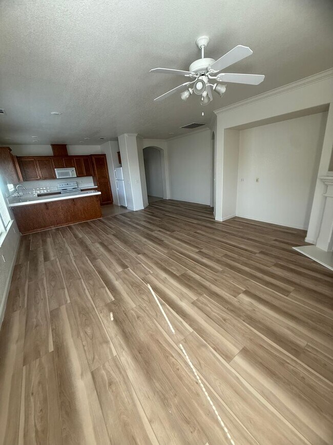 Building Photo - HALF OFF 1st Monts Rent 55+ Gated Community Beautiful 3 Bed / 2 Bath Home in Desirable