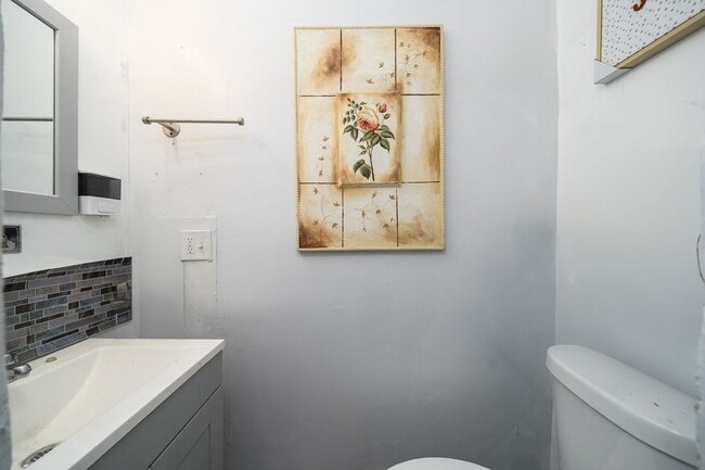 Building Photo - 21R Monroe St