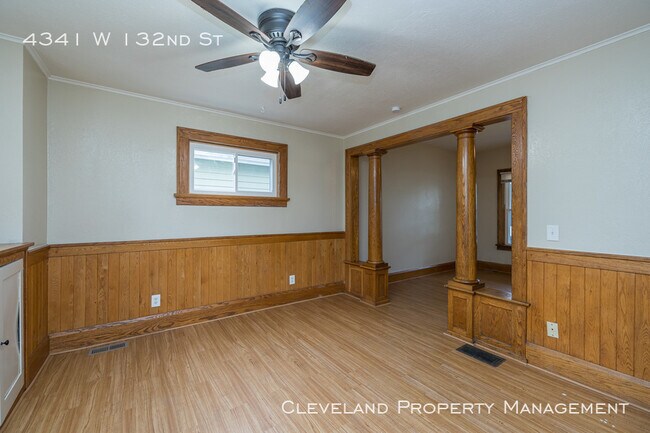 Building Photo - Updated West Side Colonial