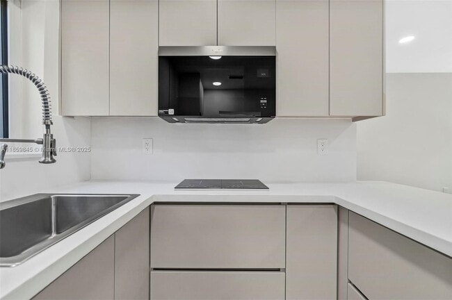 Building Photo - 6437 SW 14th St