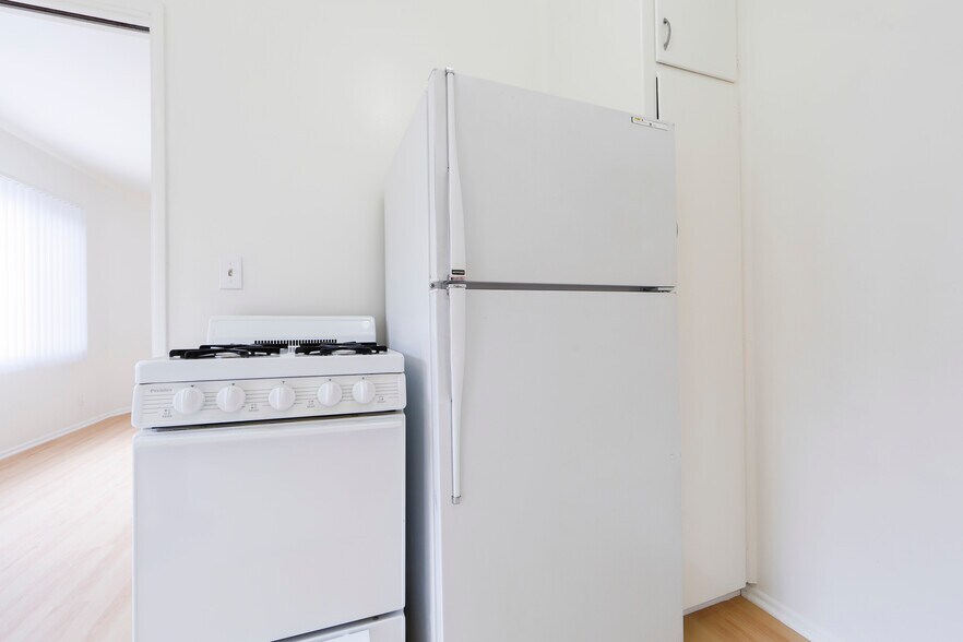 Building Photo - 667 Levering Ave