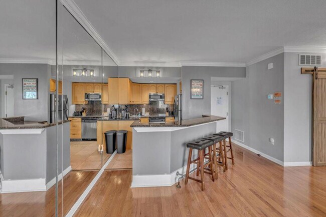 Building Photo - 11 Music Square E