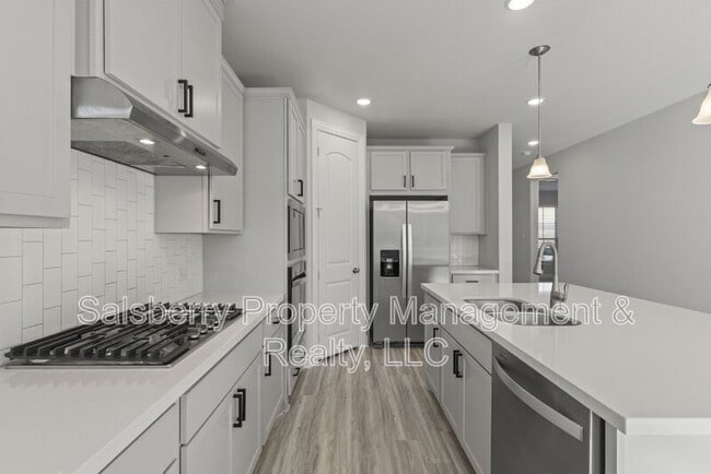 Building Photo - 2021 Daniel Dr