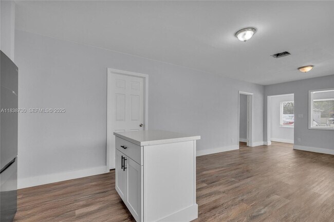 Building Photo - 2243 Greene St.