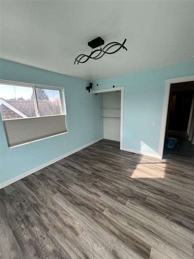 Building Photo - 211 Baker St