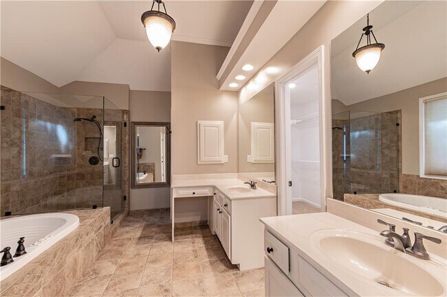 Building Photo - 651 Briarleigh Way