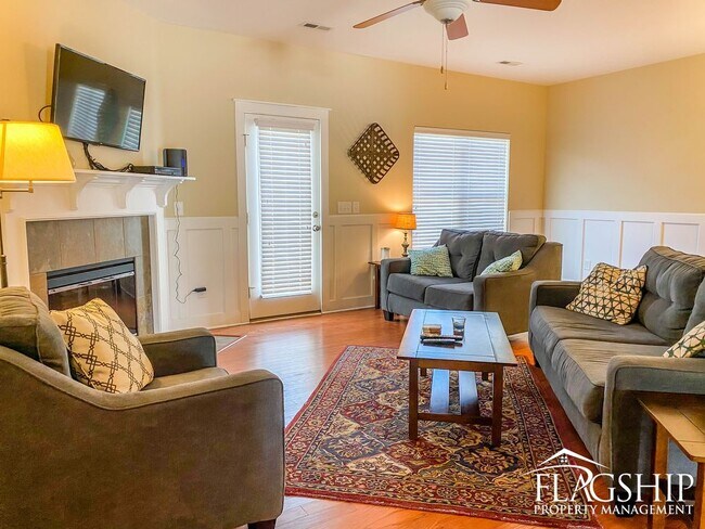 Building Photo - Gorgeous Townhouse in Grey Fox Run