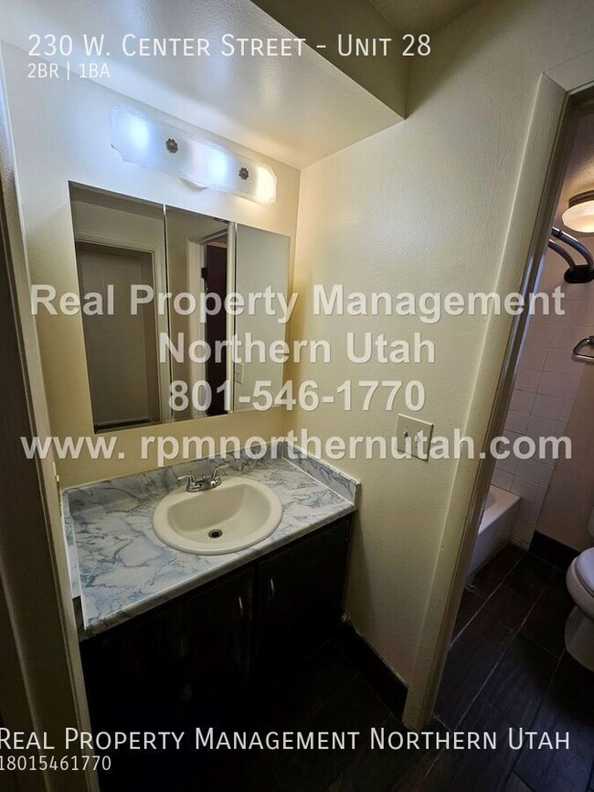 Building Photo - 2 Bedroom 1 Bath Bountiful Apartment Now A...