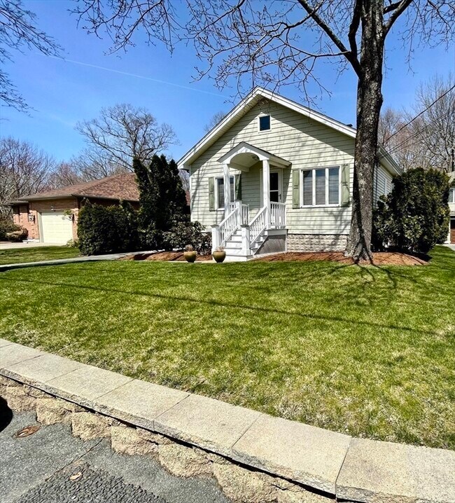 Building Photo - 73 Benefit St