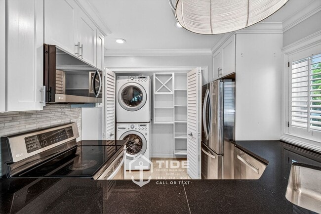 Building Photo - Quiet Coastal Living