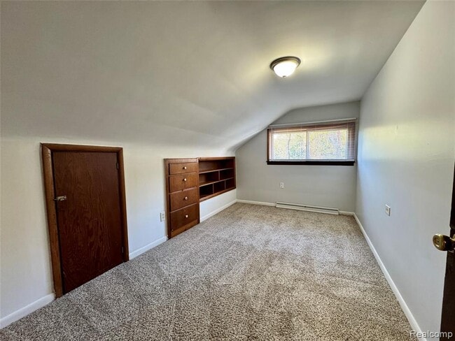 Building Photo - 834 E Cross St