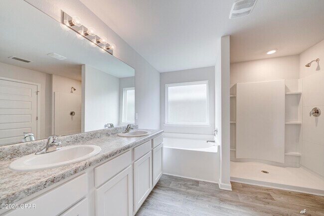 Building Photo - 4060 Silver Spur Rd