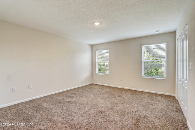 Building Photo - 335 Aralia Ln