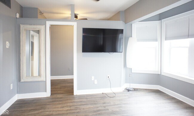 Building Photo - 230 E 9th St