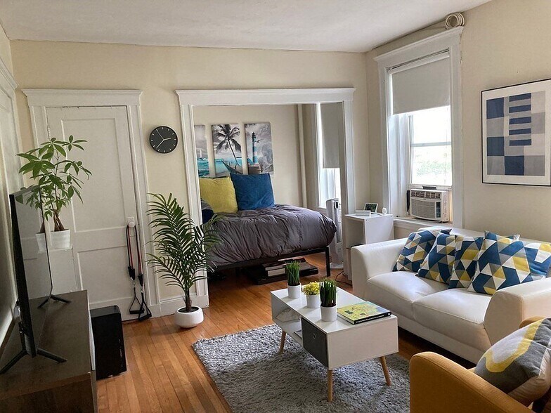 Building Photo - 65 Park Dr