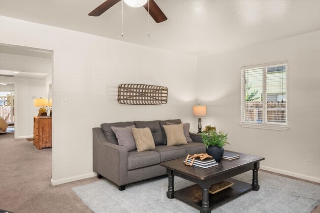 Building Photo - **Reserve for Summer 2026** Cute 2 Bedroom...