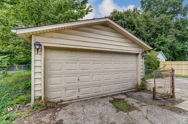 Building Photo - Charming cottage in Cleves!