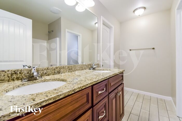 Building Photo - 18 E Newnan Rd