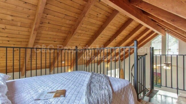 Building Photo - 1420 Munras Ave