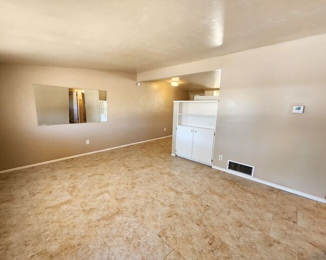 Building Photo - Pending/ Rented - Charming 2 Bed 1 Bath Du...