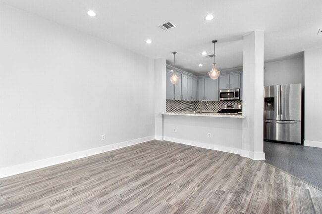 Building Photo - 1213 Nagle St