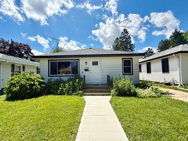 Building Photo - 2720 26th Ave