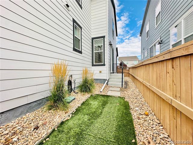 Building Photo - 8384 Holman St