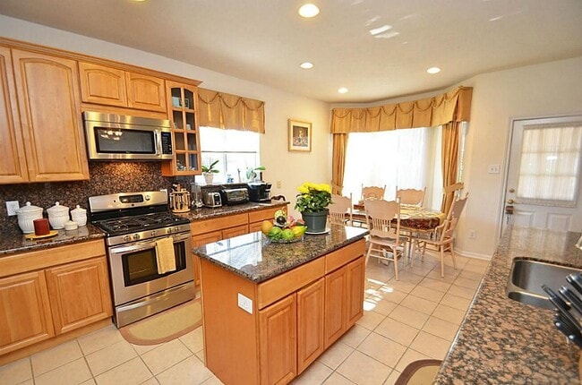 Building Photo - 12110 Laurel Ct