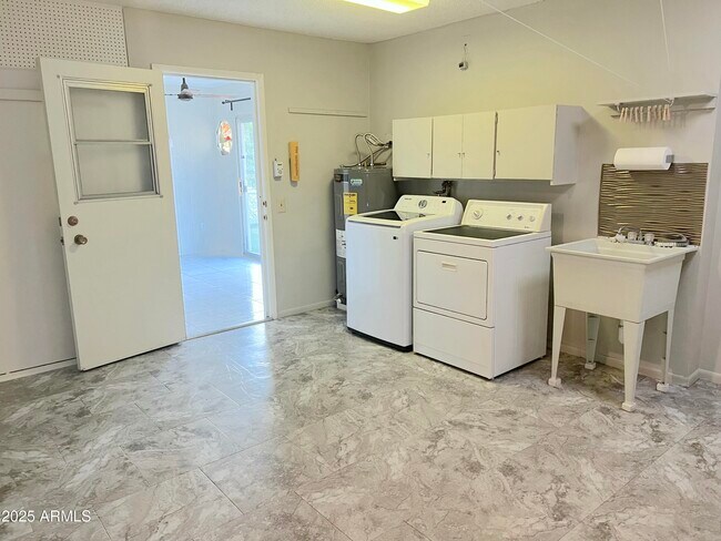 Building Photo - 9714 W Branding Iron Dr