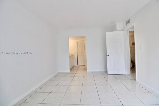 Building Photo - 13870 SW 62nd St