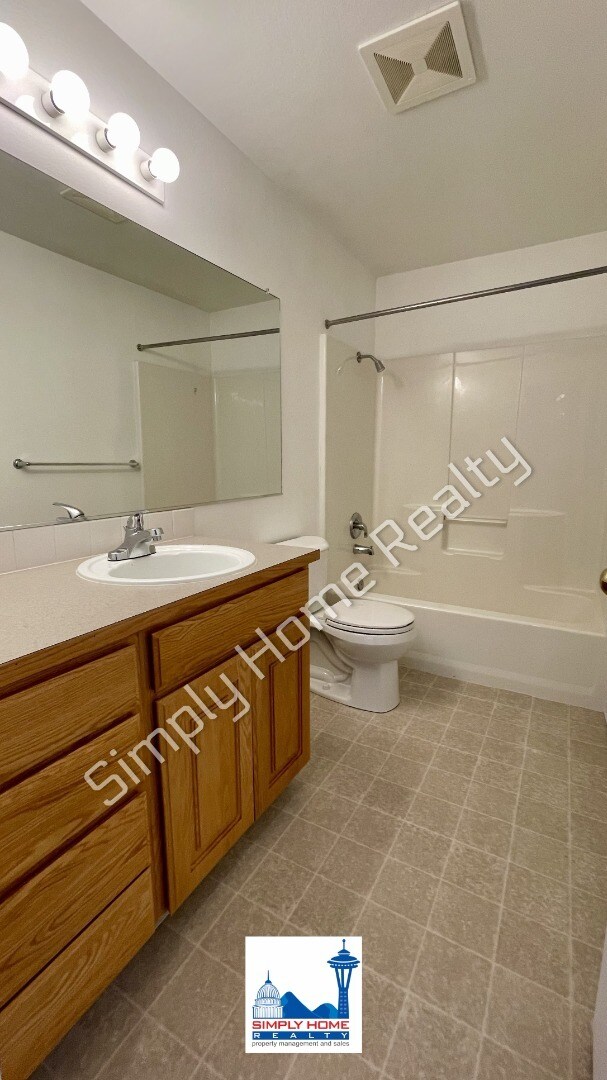 Building Photo - Step Inside To This Spacious & Comfortable 3-Bedroom Home!