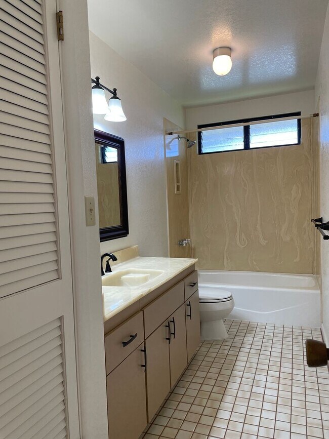 Building Photo - Sparkling, Mountaintop House in Gated Community w/Ocean View