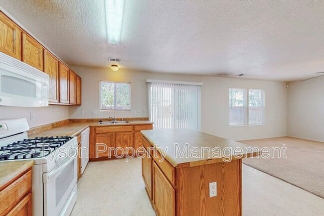 Building Photo - 1934 Tierra De La Luna Dr SW